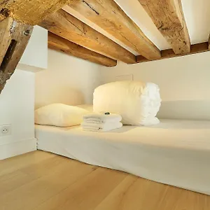 https://sublime-et-neuf-appartement-le-marais.fr-paris.fr